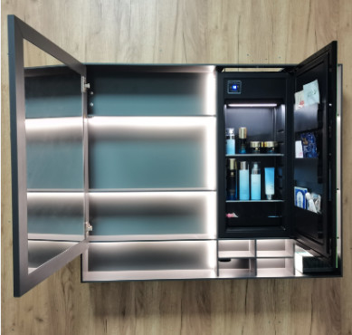Lemari Cermin Kecantikan Pintar Dengan Kulkas Semua Lampu LED Aluminium Sentuh Buka Lampu Penghapusan Kabut