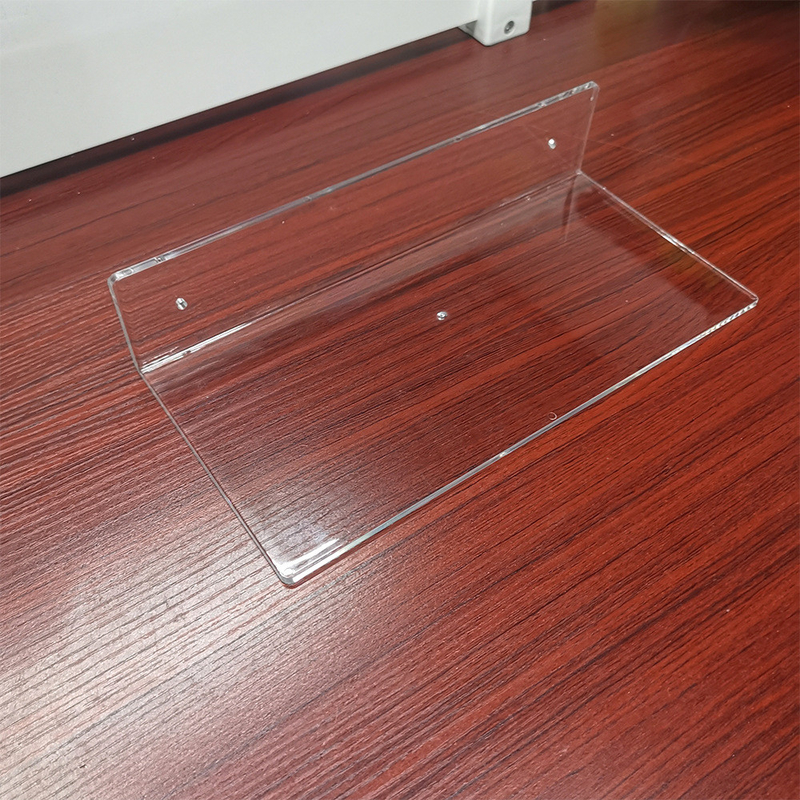 Rak dinding kayu modern untuk dekorasi rumah dengan warna putih yang elegan