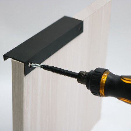 Pintu Kabinet Aluminium Warna RAL 200mm Menarik Dengan Sekrup Anodized